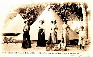 Aumale - Tremblement de terre - Campement de Jeunes filles - 1910